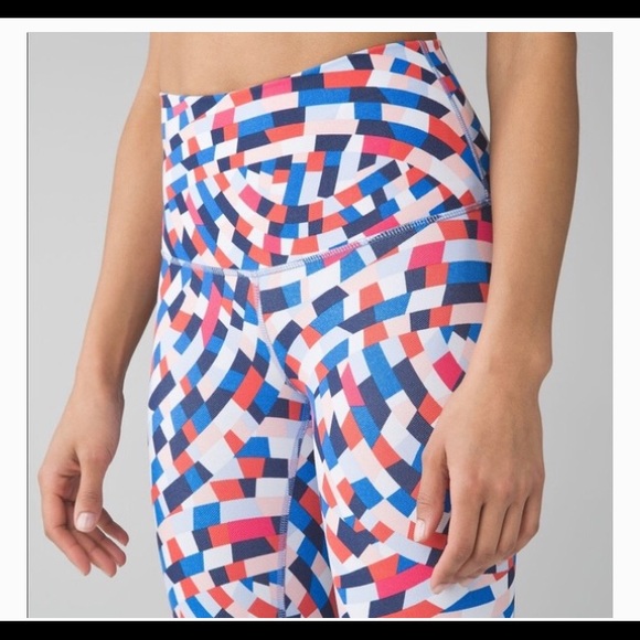 lululemon athletica Pants - Lululemon wunder under crop sz 8